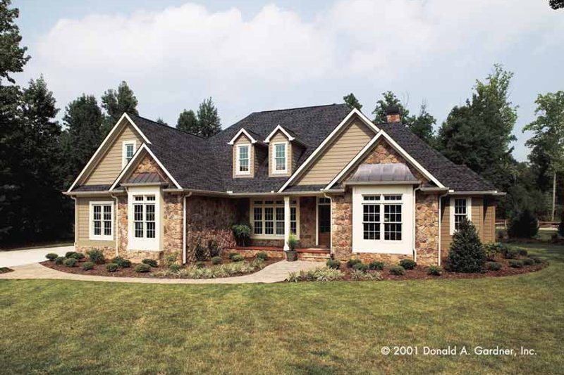 Dream House Plan - Exterior - Front Elevation 3 for Traditional House Plan #929-605 - 3 bed, 2.5 bath
