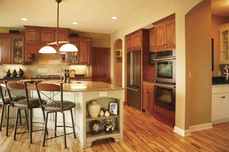 Architectural House Design - Interior - Kitchen for Traditional House Plan #320-990 - 4 bed, 3.5 bath