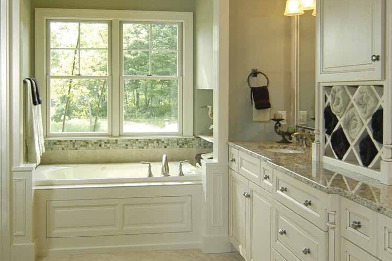 Home Plan - Interior - Bathroom 1 for Craftsman House Plan #928-91 - 3 bed, 3.5 bath