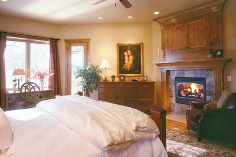 House Design - Interior - Master Bedroom 1 for Craftsman House Plan #942-16 - 5 bed, 6.5 bath