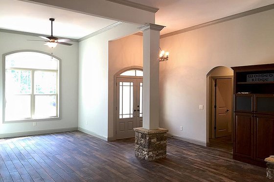 Interior - Dining Room for Craftsman House Plan #437-75 - 3 bed, 3 bath