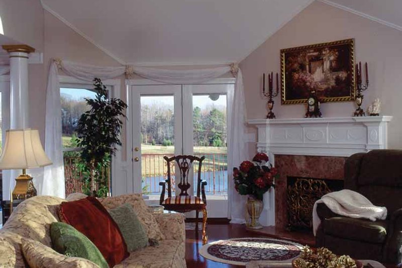 Dream House Plan - Interior - Family Room for Victorian House Plan #314-206 - 4 bed, 3 bath