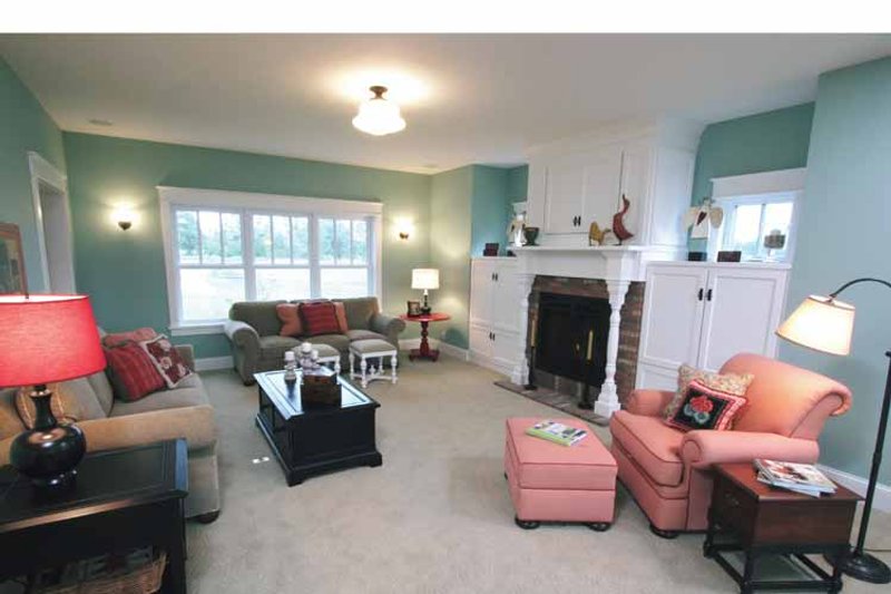 Home Plan - Interior - Family Room 1 for Craftsman House Plan #928-39 - 4 bed, 3.5 bath