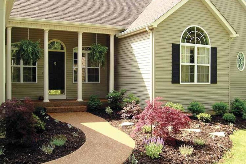 Dream House Plan - Exterior - Front Elevation 4 for Ranch House Plan #456-81 - 3 bed, 2.5 bath