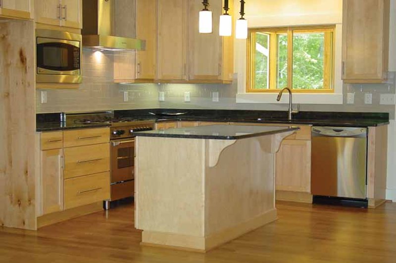 Dream House Plan - Interior - Kitchen for Ranch House Plan #939-8 - 3 bed, 2.5 bath
