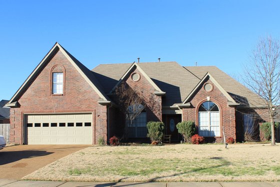 2700 square foot traditional home