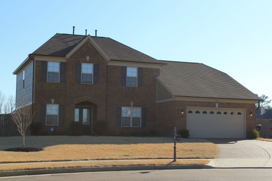 2600 square foot traditional home