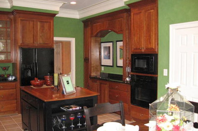 Home Plan - Interior - Kitchen for Classical House Plan #137-315 - 4 bed, 3.5 bath