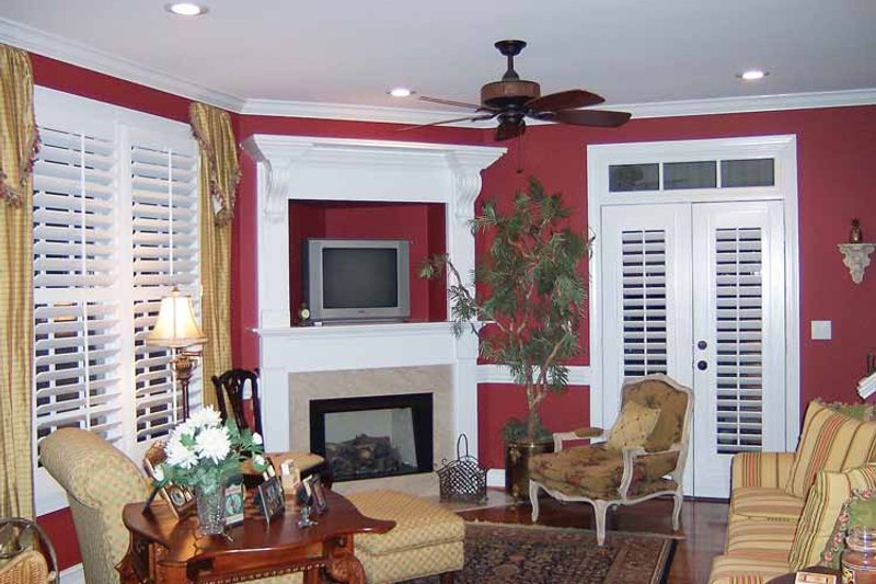 Dream House Plan - Interior - Family Room for Colonial House Plan #429-64 - 4 bed, 3.5 bath