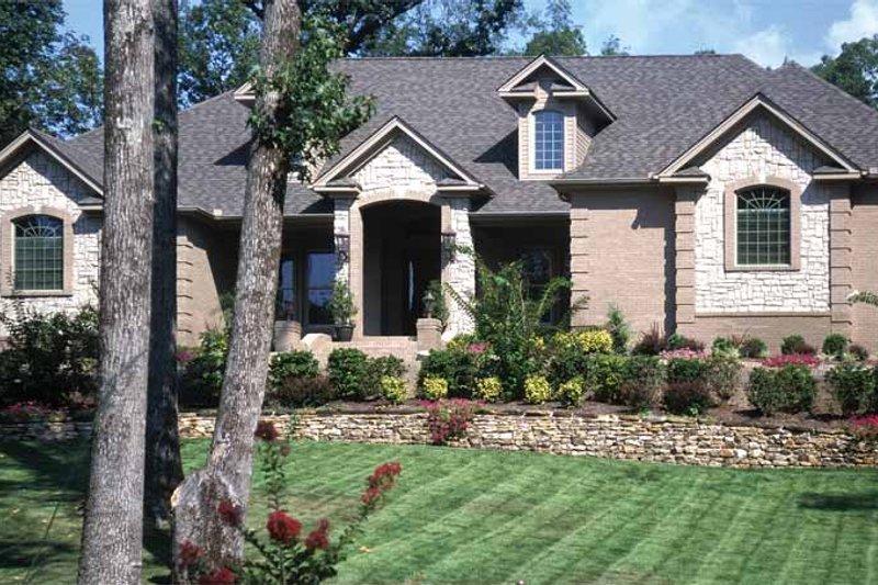 Home Plan - Contemporary Exterior - Front Elevation Plan #17-2826