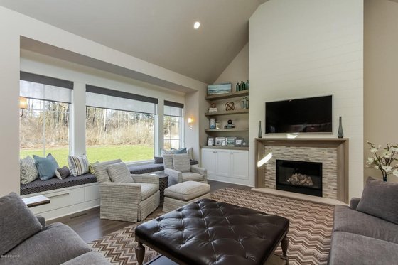 Interior - Family Room 1 for Traditional House Plan #901-135 - 4 bed, 2.5 bath