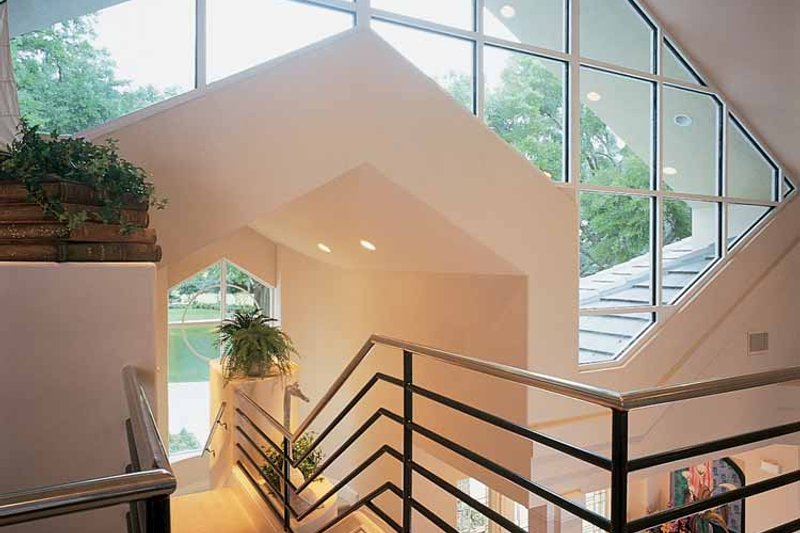 Dream House Plan - Interior - Entry for Contemporary House Plan #1039-4 - 4 bed, 4.5 bath