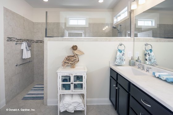 Interior - Master Bathroom for Craftsman House Plan #929-437 - 3 bed, 2 bath