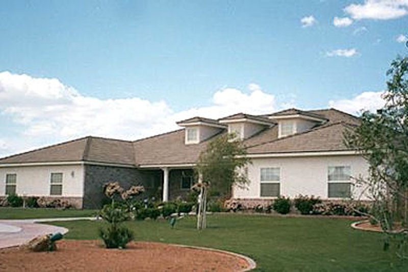 Architectural House Design - Ranch Exterior - Front Elevation Plan #1-933