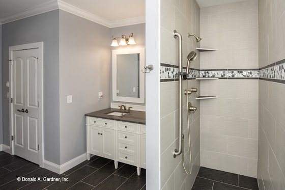 Interior - Master Bathroom for Craftsman House Plan #929-986 - 4 bed, 3 bath