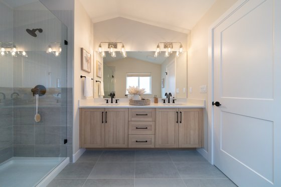 Interior - Master Bathroom for Farmhouse House Plan #1114-117 - 4 bed, 2.5 bath