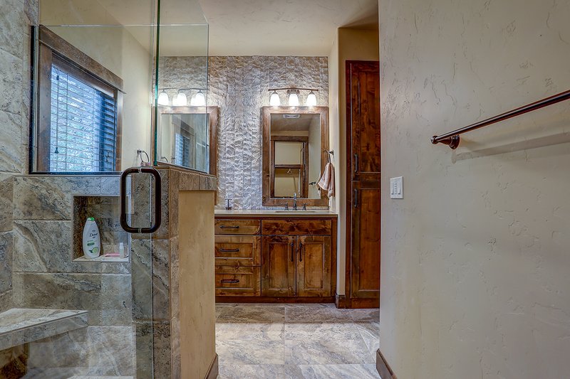Dream House Plan - Interior - Master Bathroom for Craftsman House Plan #892-29 - 3 bed, 3.5 bath