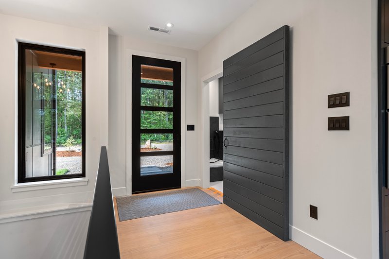 Dream House Plan - Interior - Entry 2 for Contemporary House Plan #1070-215 - 3 bed, 3 bath