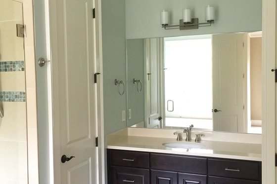 Interior - Bathroom for Craftsman House Plan #437-59 - 3 bed, 2.5 bath