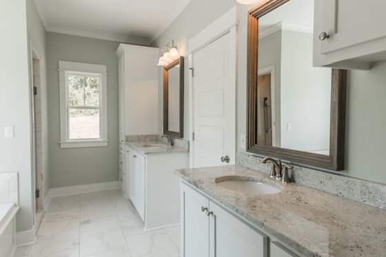 Interior - Master Bathroom for Craftsman House Plan #430-157 - 3 bed, 2 bath