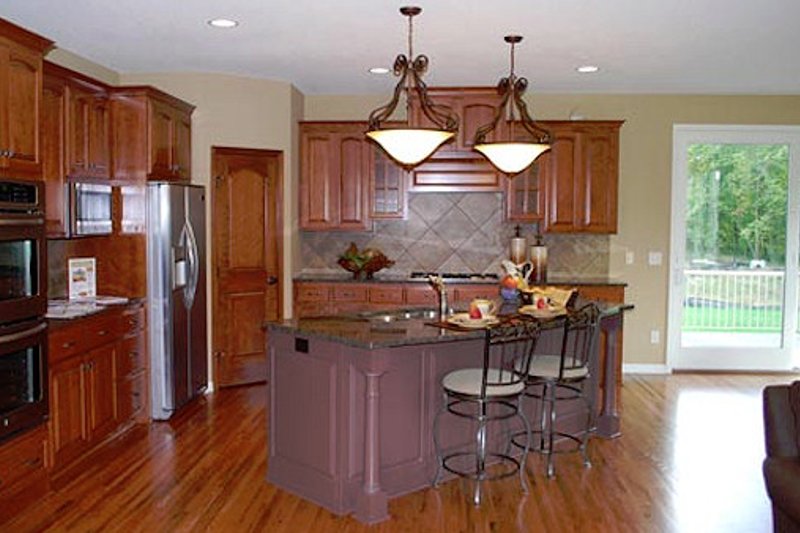 Architectural House Design - Traditional Photo Plan #320-500