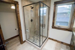 Interior - Bathroom for Craftsman House Plan #892-13 - 3 bed, 3.5 bath