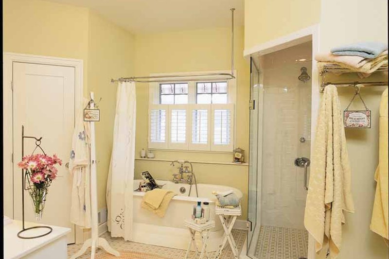 Home Plan - Interior - Master Bathroom for Country House Plan #928-47 - 4 bed, 2.5 bath