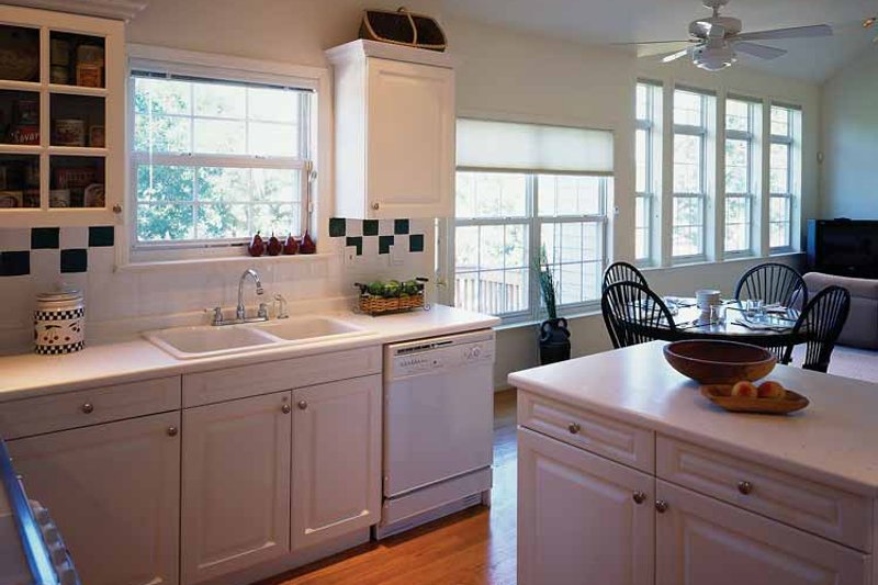 Architectural House Design - Interior - Kitchen for Country House Plan #314-201 - 4 bed, 2.5 bath
