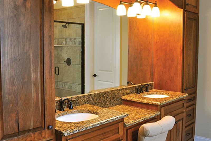 Home Plan - Interior - Master Bathroom for Craftsman House Plan #437-69 - 4 bed, 3.5 bath