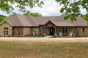 Southern Exterior - Front Elevation Plan #932-812