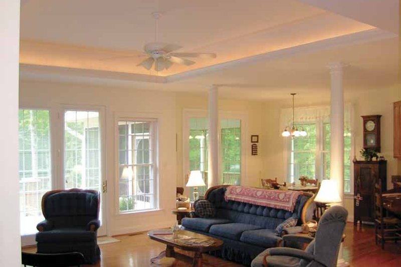 Home Plan - Interior - Family Room for Ranch House Plan #314-219 - 4 bed, 2.5 bath