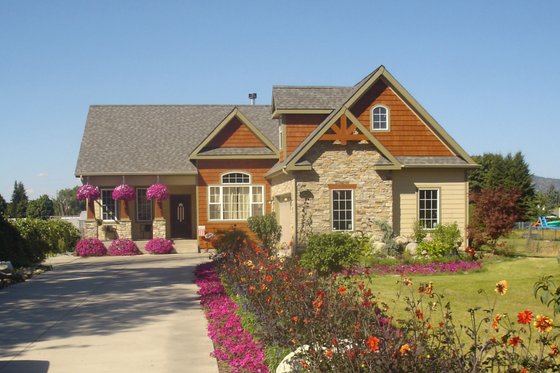 Front View - 1830 square foot Craftsman home