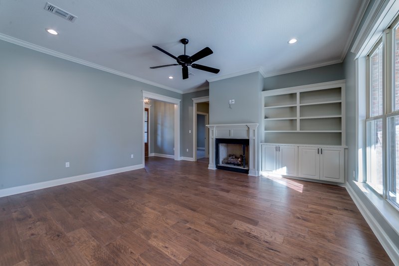 Dream House Plan - Interior - Family Room 3 for Craftsman House Plan #430-172 - 3 bed, 2 bath