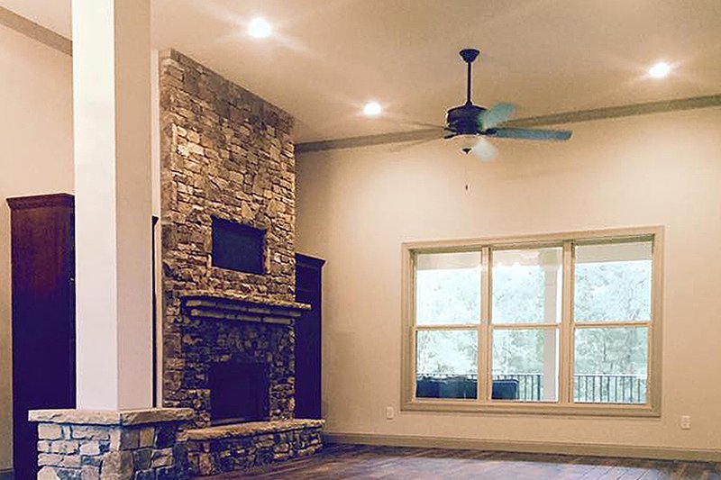 Architectural House Design - Interior - Family Room for Craftsman House Plan #437-75 - 3 bed, 3 bath