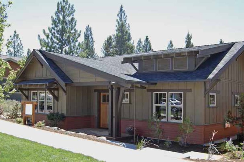 Home Plan - Craftsman Exterior - Front Elevation Plan #895-61