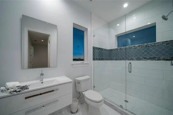 Interior - Bathroom 2 for Beach House Plan #548-54 - 4 bed, 4.5 bath