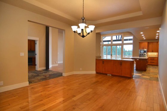 Interior - Dining Room for Craftsman House Plan #124-1024 - 3 bed, 2.5 bath