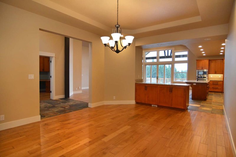 Home Plan - Interior - Dining Room for Craftsman House Plan #124-1024 - 3 bed, 2.5 bath