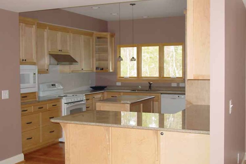 Home Plan - Interior - Kitchen for Ranch House Plan #939-6 - 3 bed, 2.5 bath
