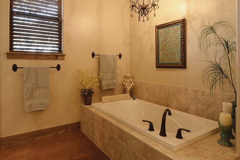 Dream House Plan - Interior - Master Bathroom 2 for Country House Plan #140-171 - 3 bed, 2.5 bath