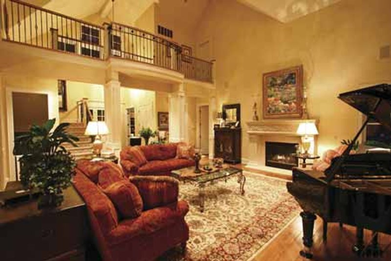 Home Plan - Interior - Family Room for Craftsman House Plan #132-485 - 4 bed, 4.5 bath