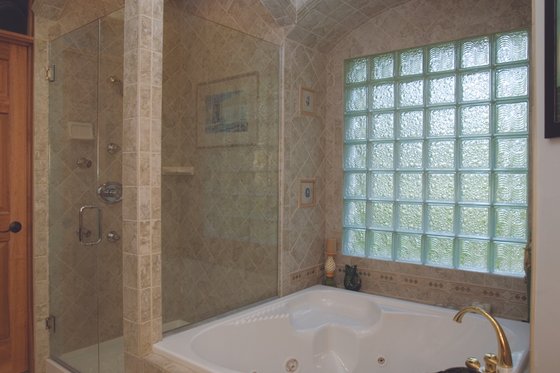 Interior - Master Bathroom 1 for Craftsman House Plan #120-198 - 3 bed, 2.5 bath