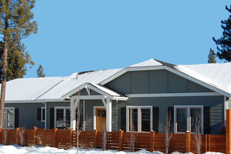 Home Plan - Exterior - Front Elevation for Craftsman House Plan #895-79 - 3 bed, 2 bath