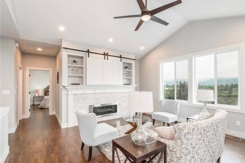 Dream House Plan - Interior - Family Room 1 for Craftsman House Plan #1070-17 - 3 bed, 2.5 bath