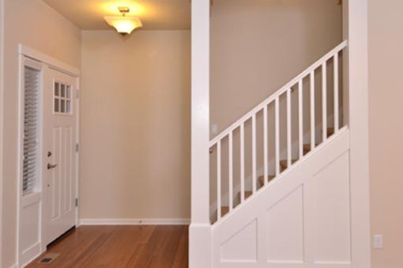 Dream House Plan - Interior - Entry for Craftsman House Plan #124-1210 - 4 bed, 2.5 bath