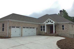 Ranch Exterior - Front Elevation Plan #437-82