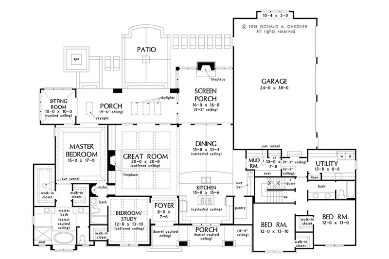 Home Plan - Optional Basement Stair Location