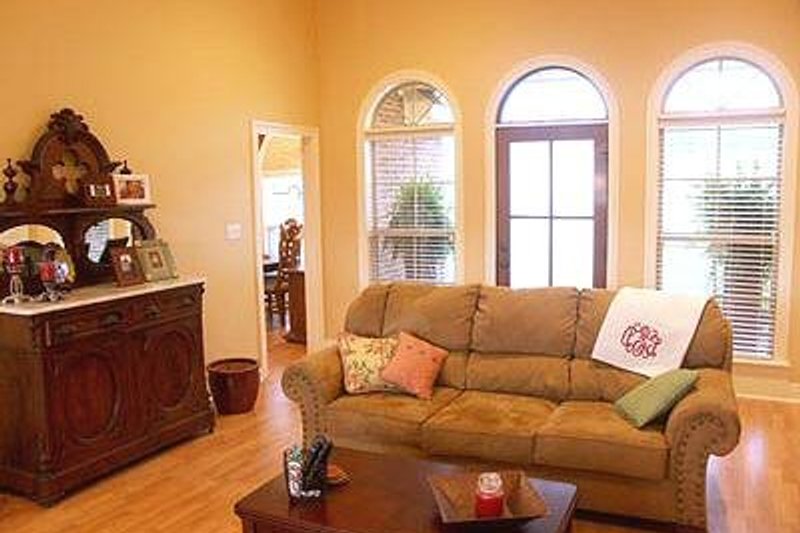 Dream House Plan - Photo 3 for Traditional House Plan #21-251 - 3 bed, 2.5 bath