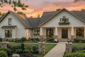 House Blueprint - Craftsman Exterior - Front Elevation Plan #21-637