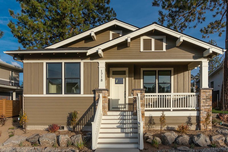 Dream House Plan - Craftsman Exterior - Front Elevation Plan #895-104